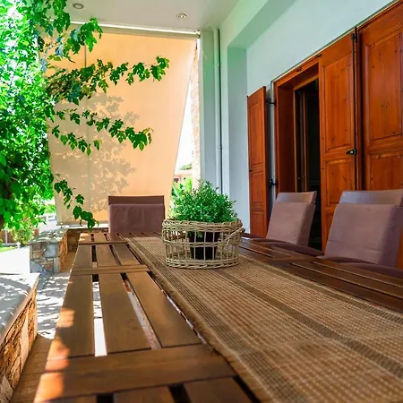 Chariklia's House With Private Pool Ferienhaus *