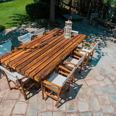 Chariklia's House With Private Pool بيت للعطل *