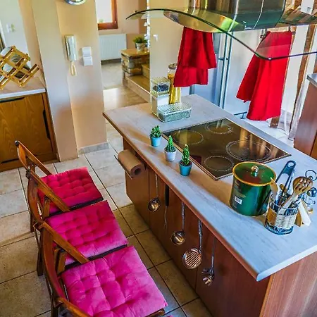 بيت للعطل Chariklia's House With Private Pool Káto Lekhónia