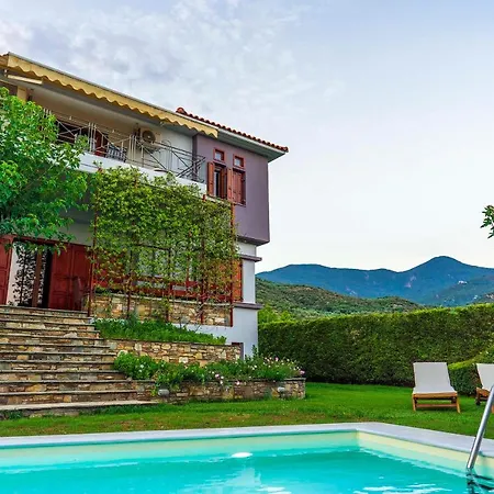 Chariklia's House With Private Pool * Káto Lekhónia