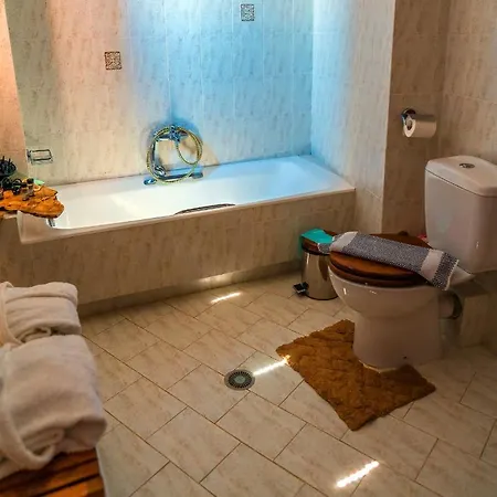 بيت للعطل Chariklia's House With Private Pool Káto Lekhónia