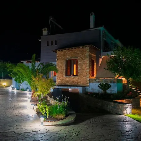 Chariklia's House With Private Pool Káto Lekhónia